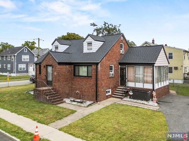 92 Grand St, Little Ferry, NJ 07643