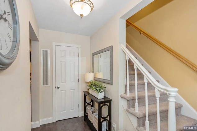 34 Central Ave, Saddle Brook, NJ 07663