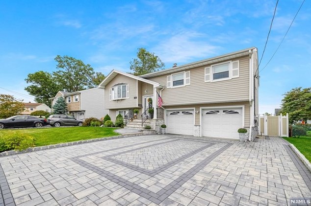 332 Heimstrand Ct, Saddle Brook, NJ 07663