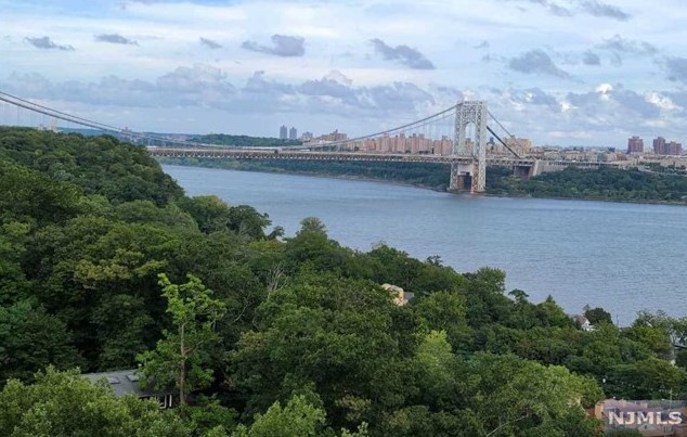 4 Horizon Rd #1215, West Fort Lee, NJ 07024
