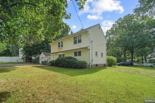 26 East Linwood Ave, Paramus, NJ 07652
