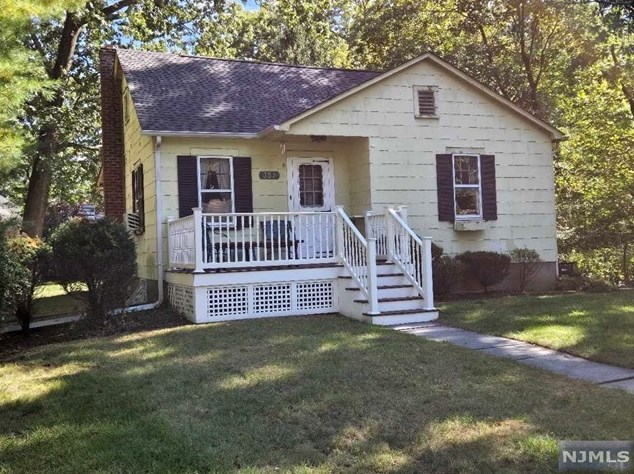352 Amherst St, Wyckoff, NJ 07481