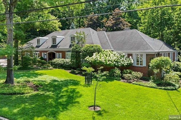252 Highwood Ave, Tenafly, NJ 07670