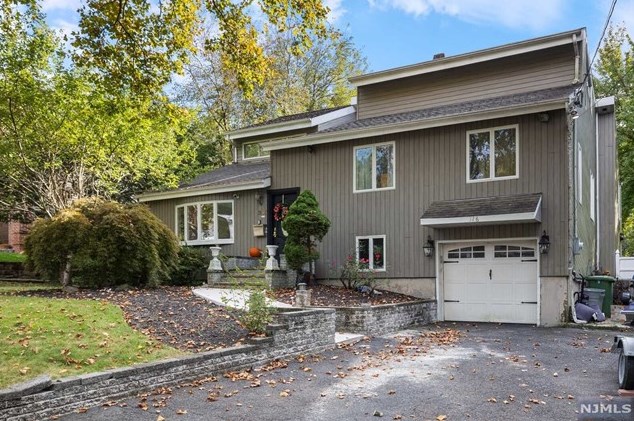 316 Spencer Pl, Paramus, NJ 07652