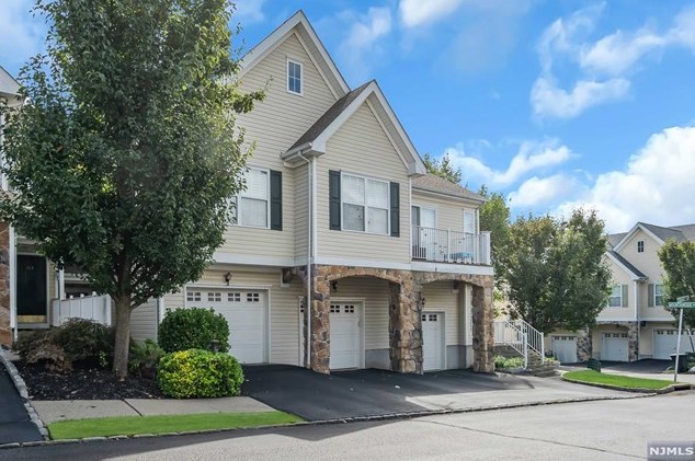 163 Terrace Ct, Pompton Lakes, NJ 07442