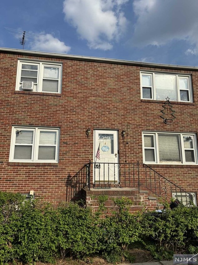 64 Naples Ave, Belleville, NJ 07109-1122