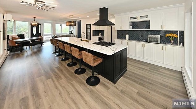 14 Bearfort Terrace, Skyline Lakes, NJ 07456