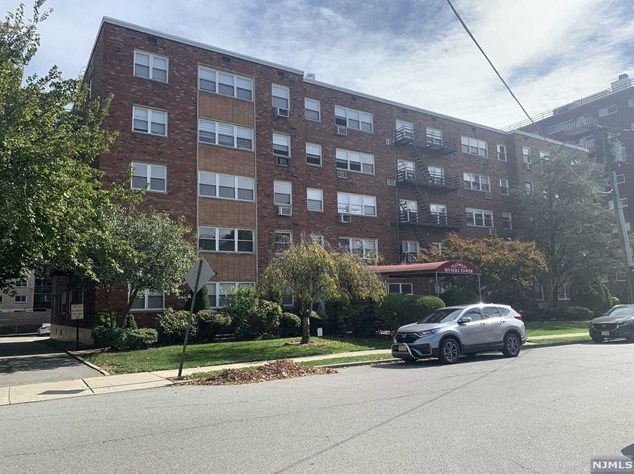 2200 Center Ave #b4, West Fort Lee, NJ 07024