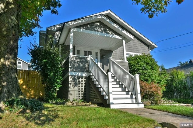 447 Goffle Rd, Wyckoff, NJ 07481