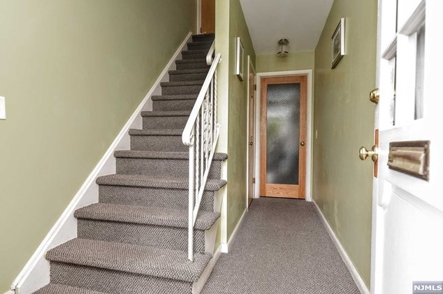 1 Rena Ct #2, Elmwood Park, NJ 07407