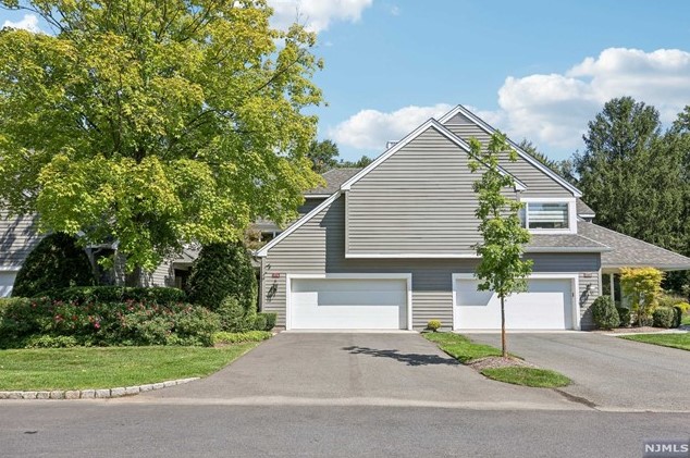 274 Barnstable Dr, Wyckoff, NJ 07481