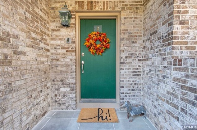 2 Windsor Ct, Upper Saddle River, NJ 07458