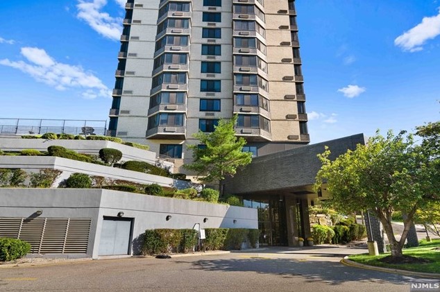 1265 15th St #11f, West Fort Lee, NJ 07024