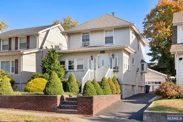 899 Linden Ave, Ridgefield, NJ 07657