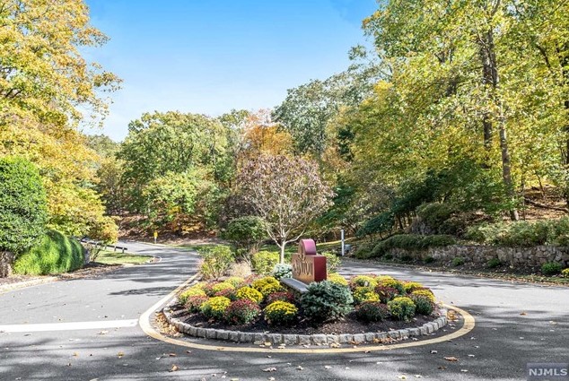 6 Birdseye Cir, Wayne, NJ 07470