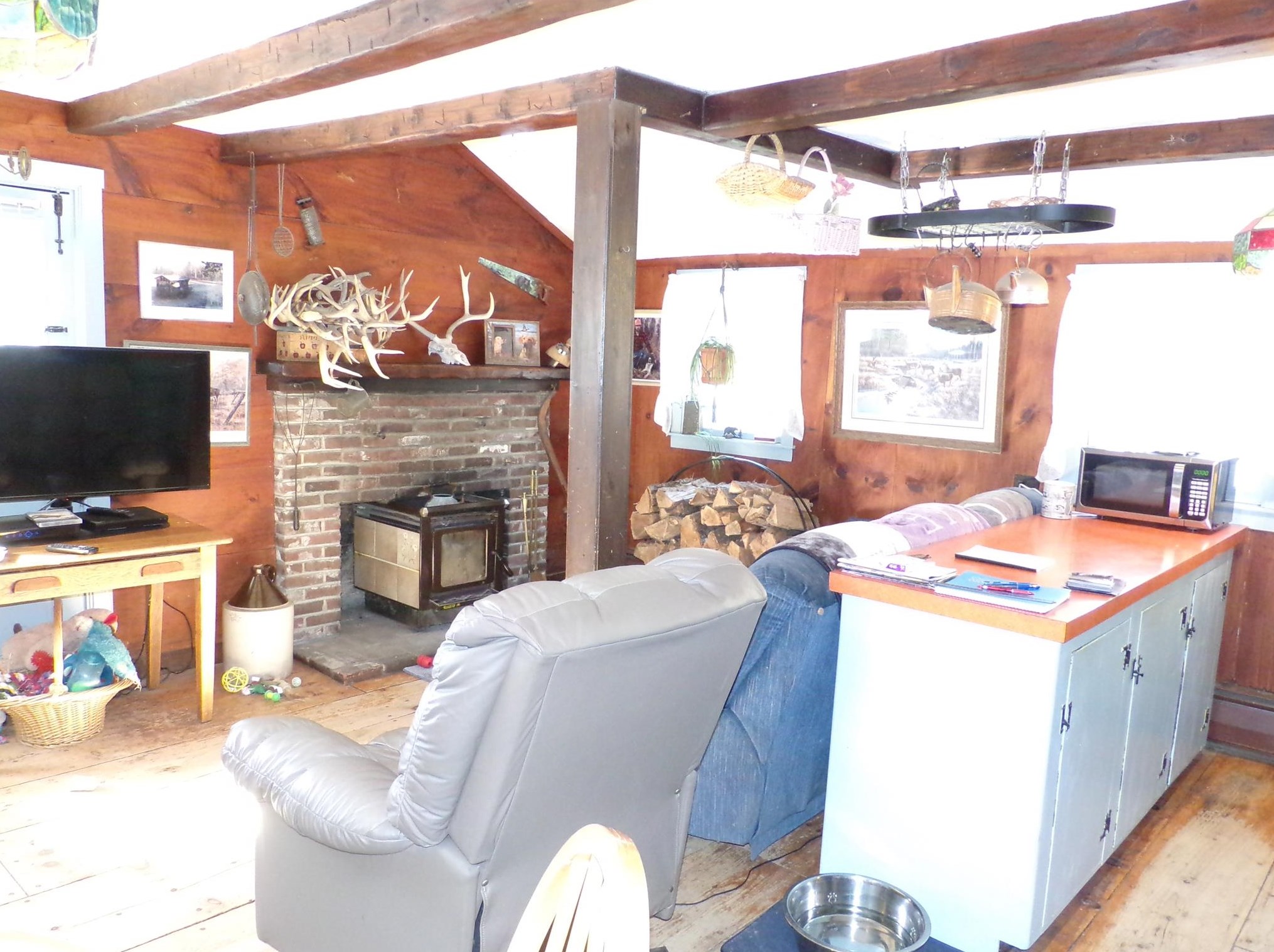 1562 Hooksett Rd, Manchester NH 03106-1008 exterior