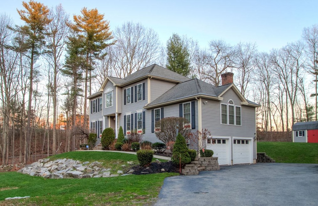 19 Squire Armour Rd, Windham, NH 03087-2306
