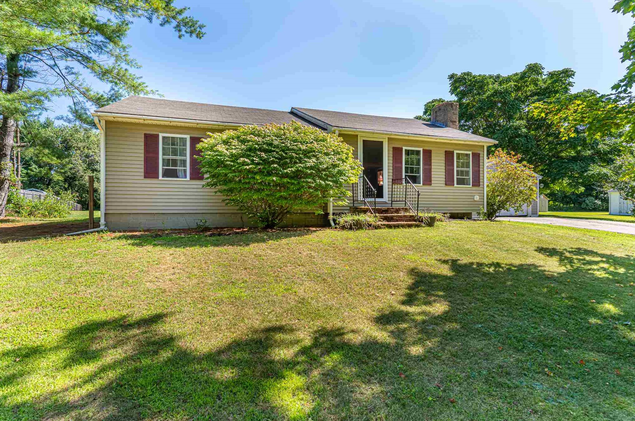10 Anagance Ln, Tuftonboro, NH 03894-4213