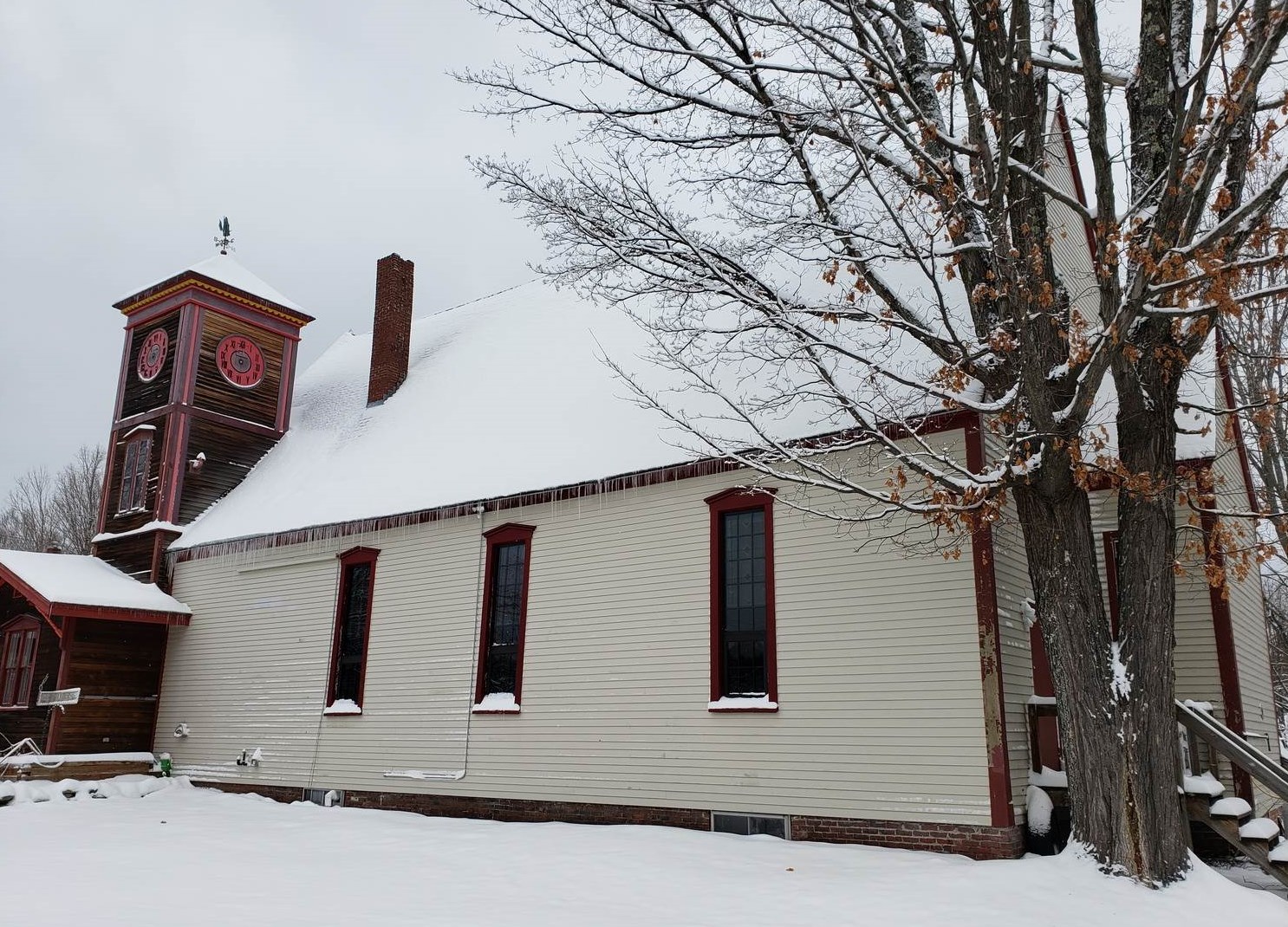 42 Maple St, Bethlehem NH  03574-4111 exterior