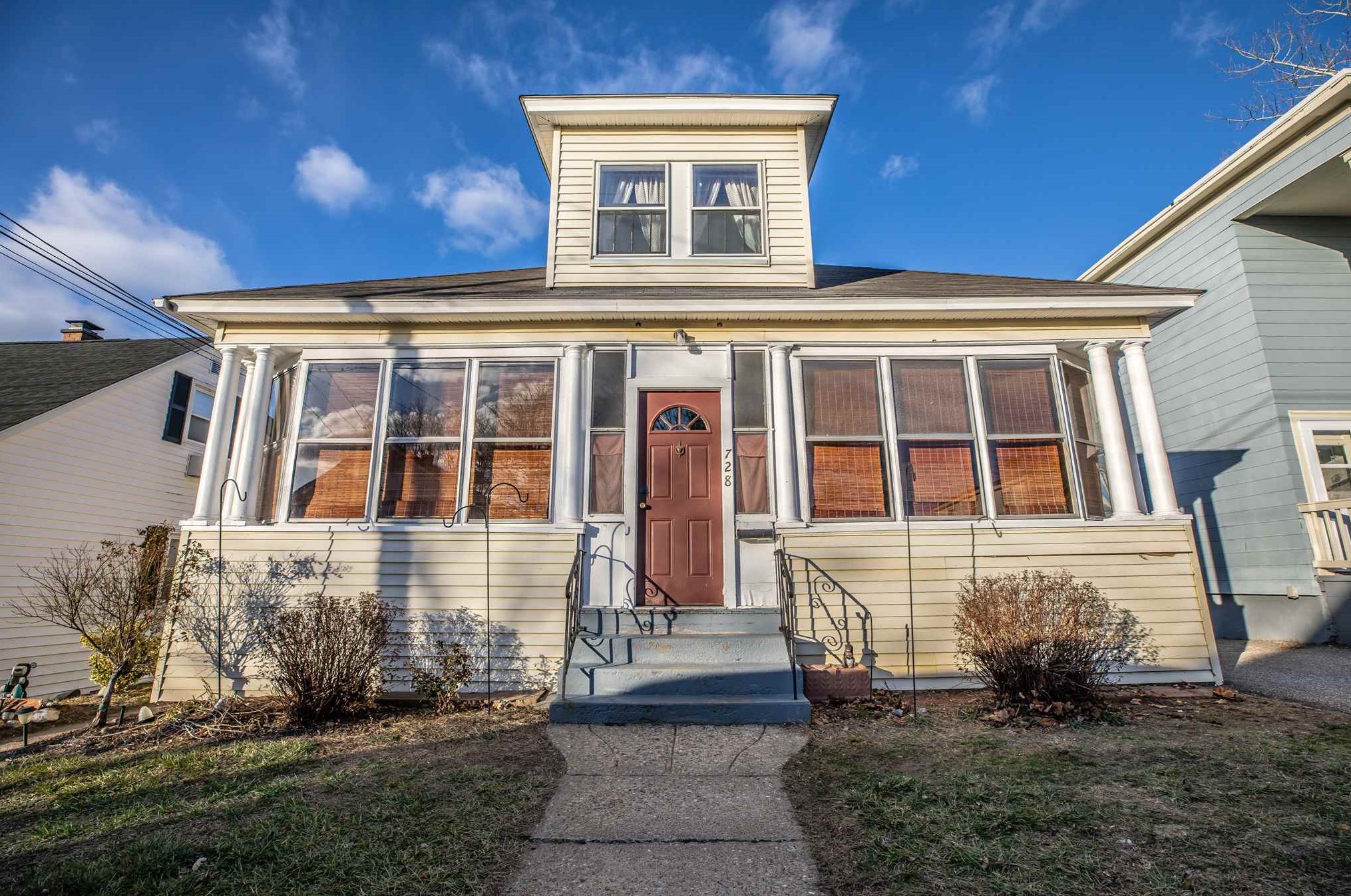 726 Dix St, Manchester NH  03103-4516 exterior