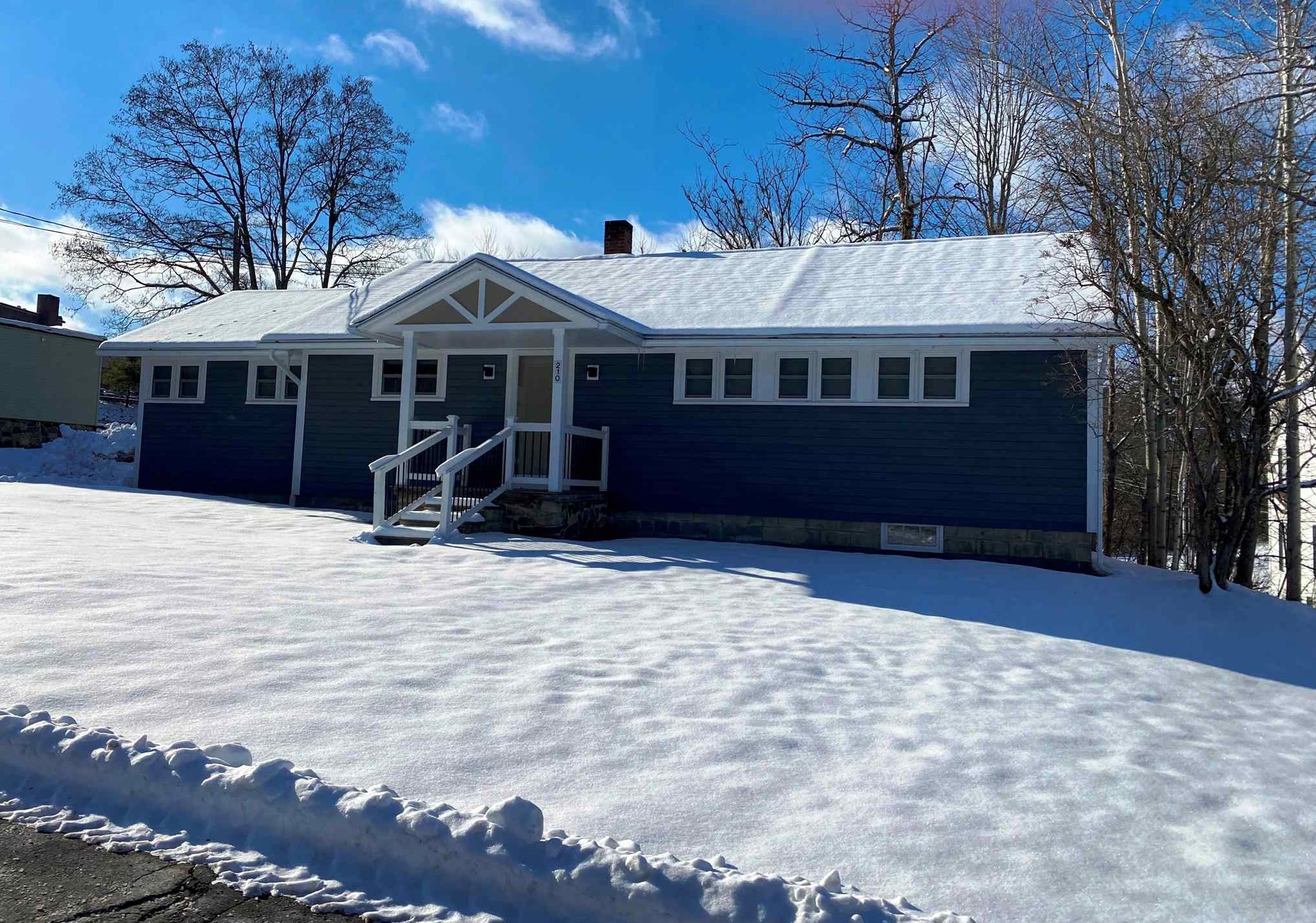 210 Cottage St, Littleton, NH 03561 exterior