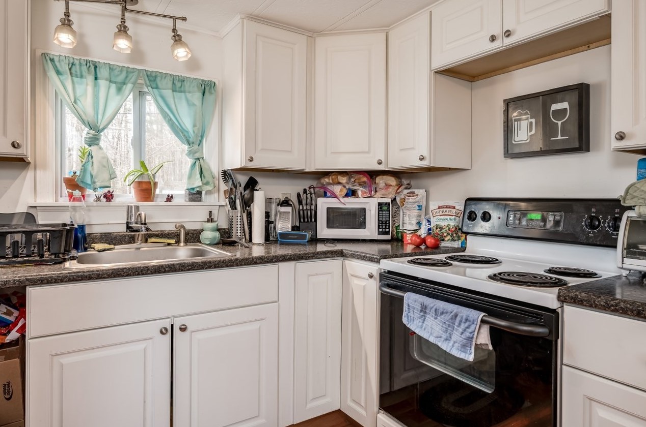 4 Gina Dr, Rochester, NH 03867-5134