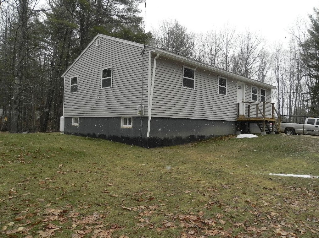 11 Ten Rod Rd, Farmington, NH 03835-4118