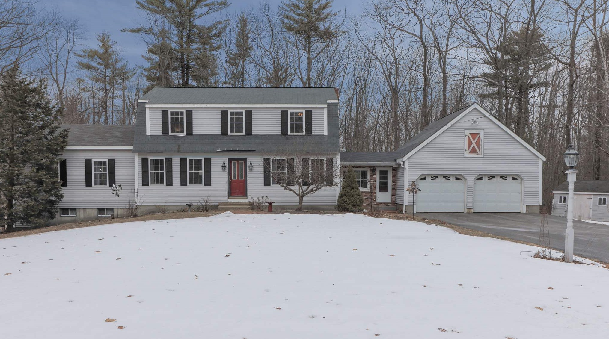 39 Lantern Ln, Manchester, NH 03106-2148