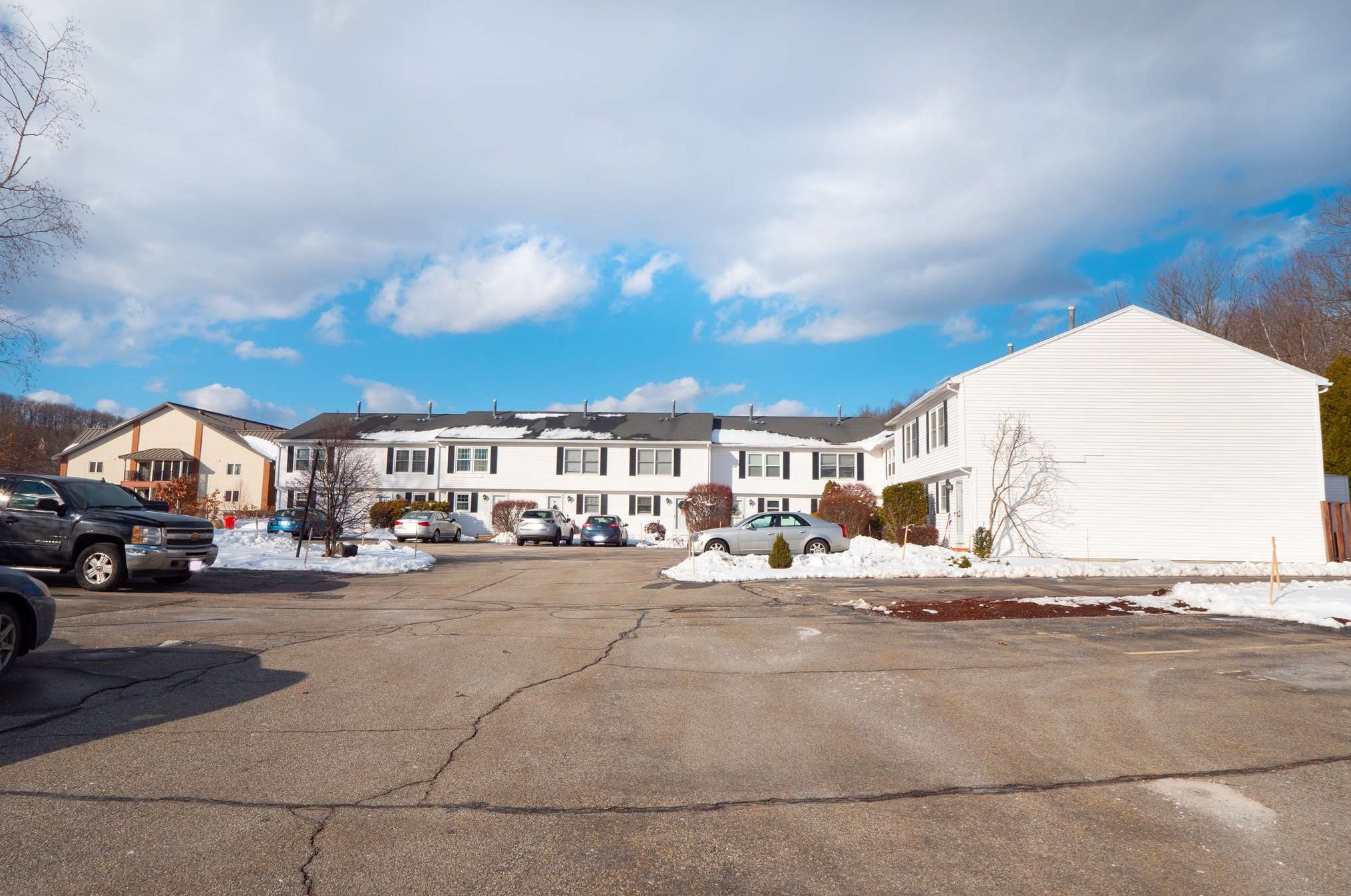 50 Edward J Roy Dr, Manchester NH  03104-4143 exterior