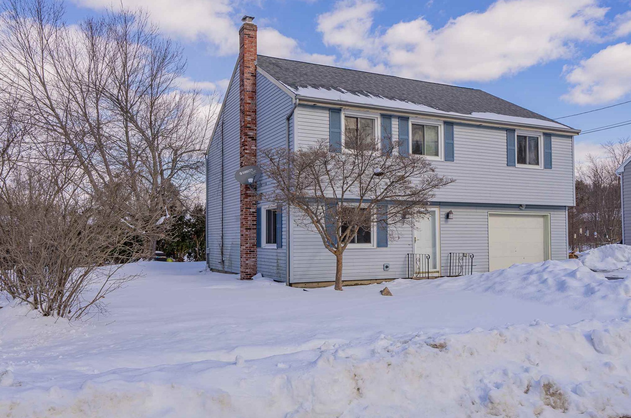 70 Charlotte St, Manchester, NH 03103-7058
