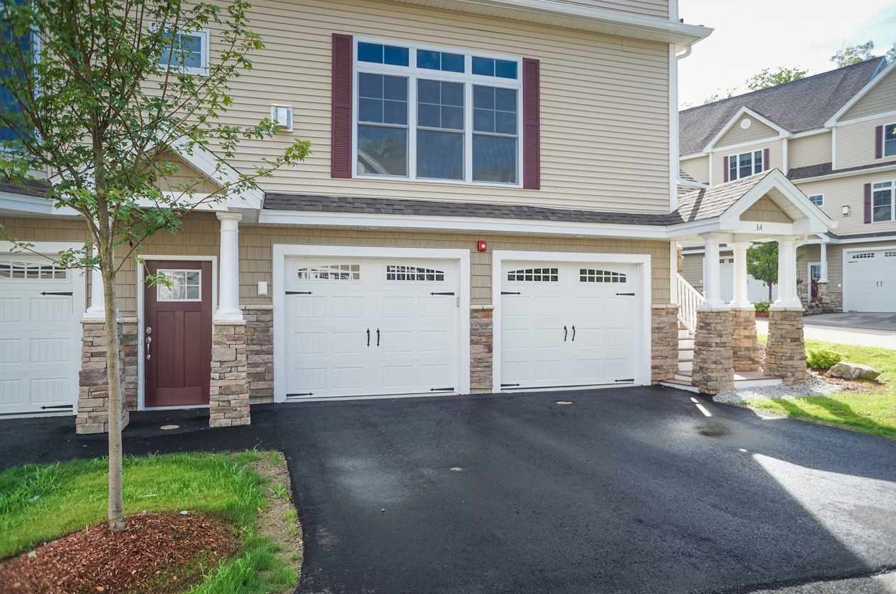 11 Manor Dr, Manchester, NH 03106-3107