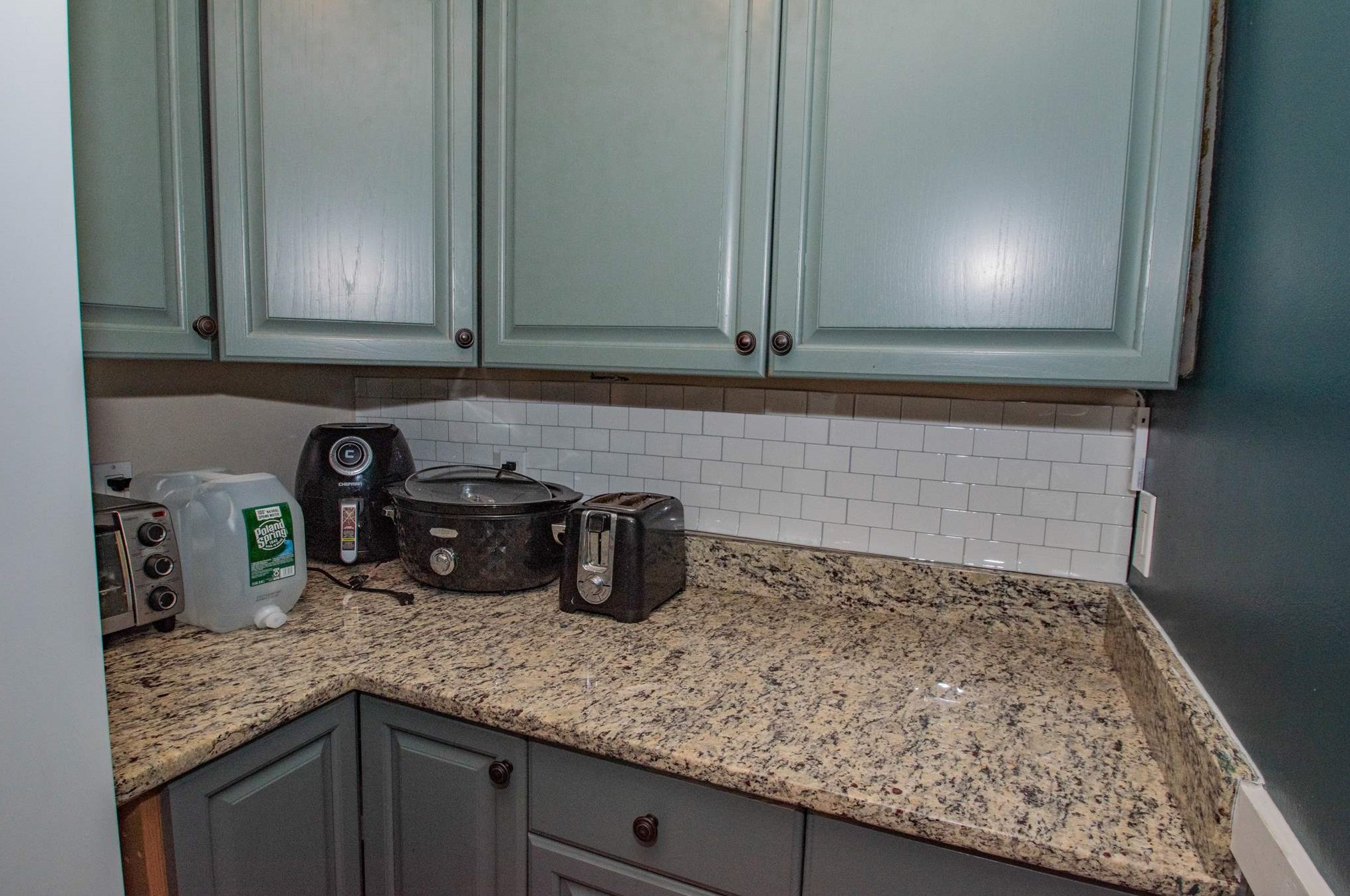 660 Montgomery St, Manchester NH 03102-3523 exterior