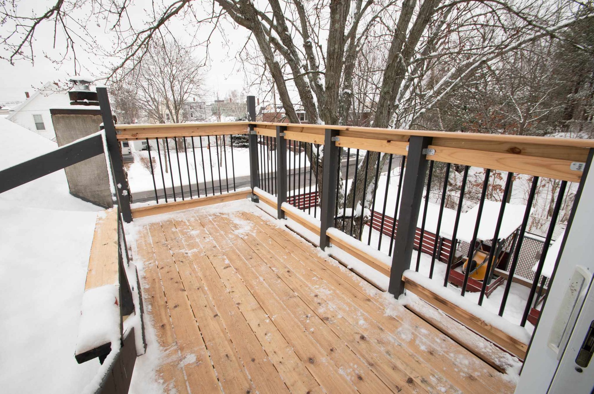 660 Montgomery St, Manchester NH 03102-3523 exterior