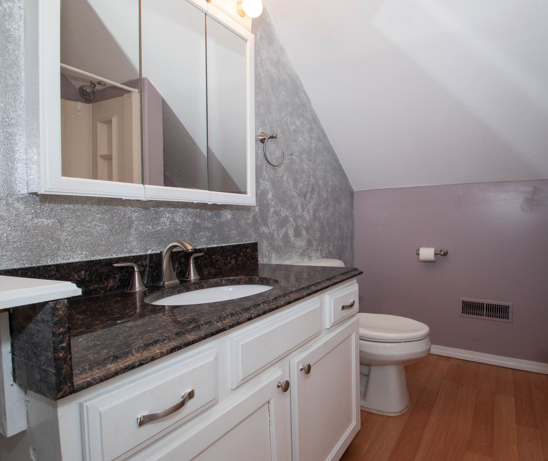 660 Montgomery St, Manchester NH 03102-3523 exterior