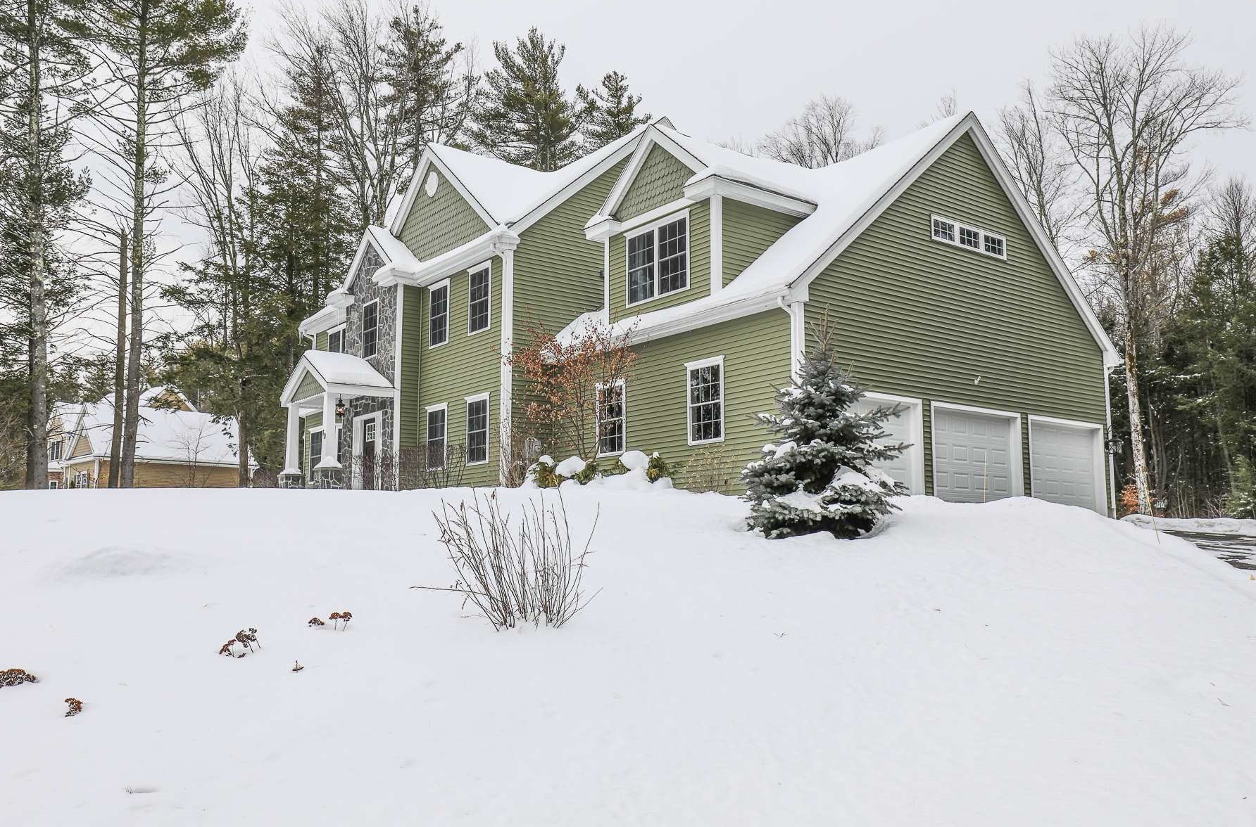 70 Christian Farm Dr, New Boston, NH 03070-3743