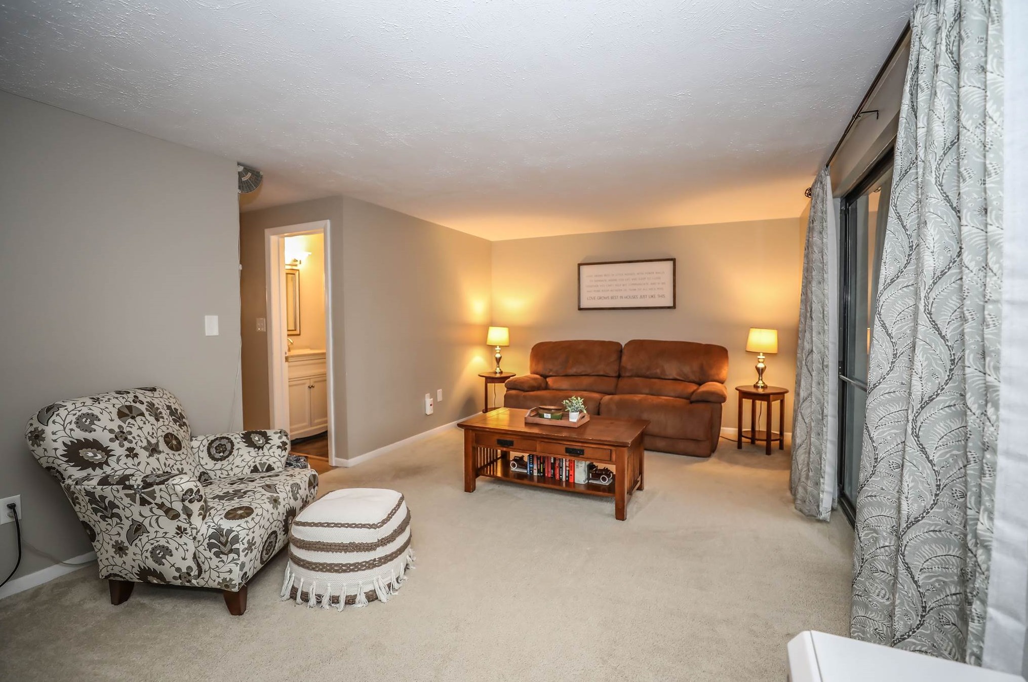 1 Victoria Dr, Merrimack NH 03054-3115 exterior