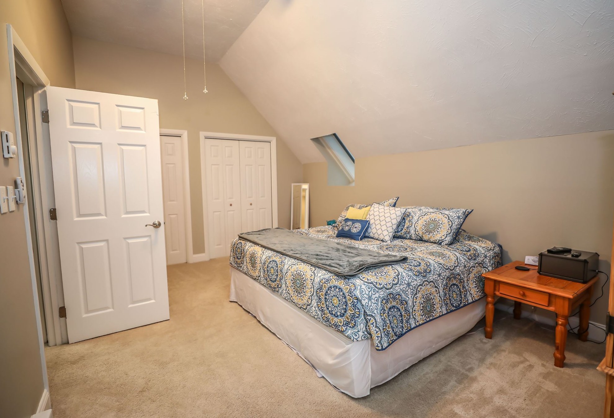 1 Victoria Dr, Merrimack NH 03054-3115 exterior