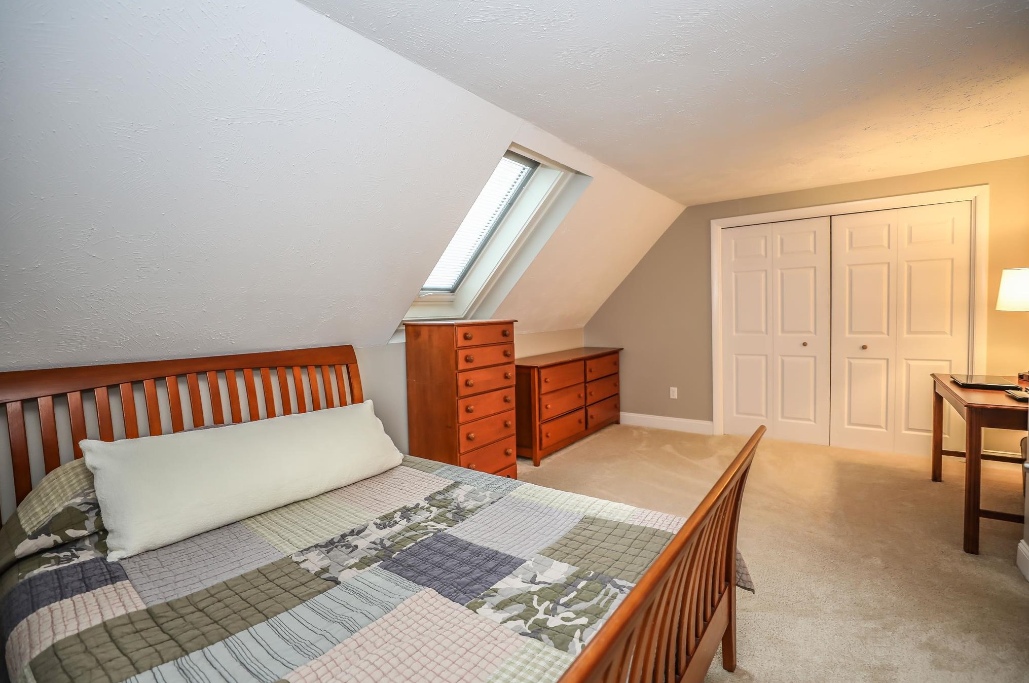 1 Victoria Dr, Merrimack NH 03054-3115 exterior