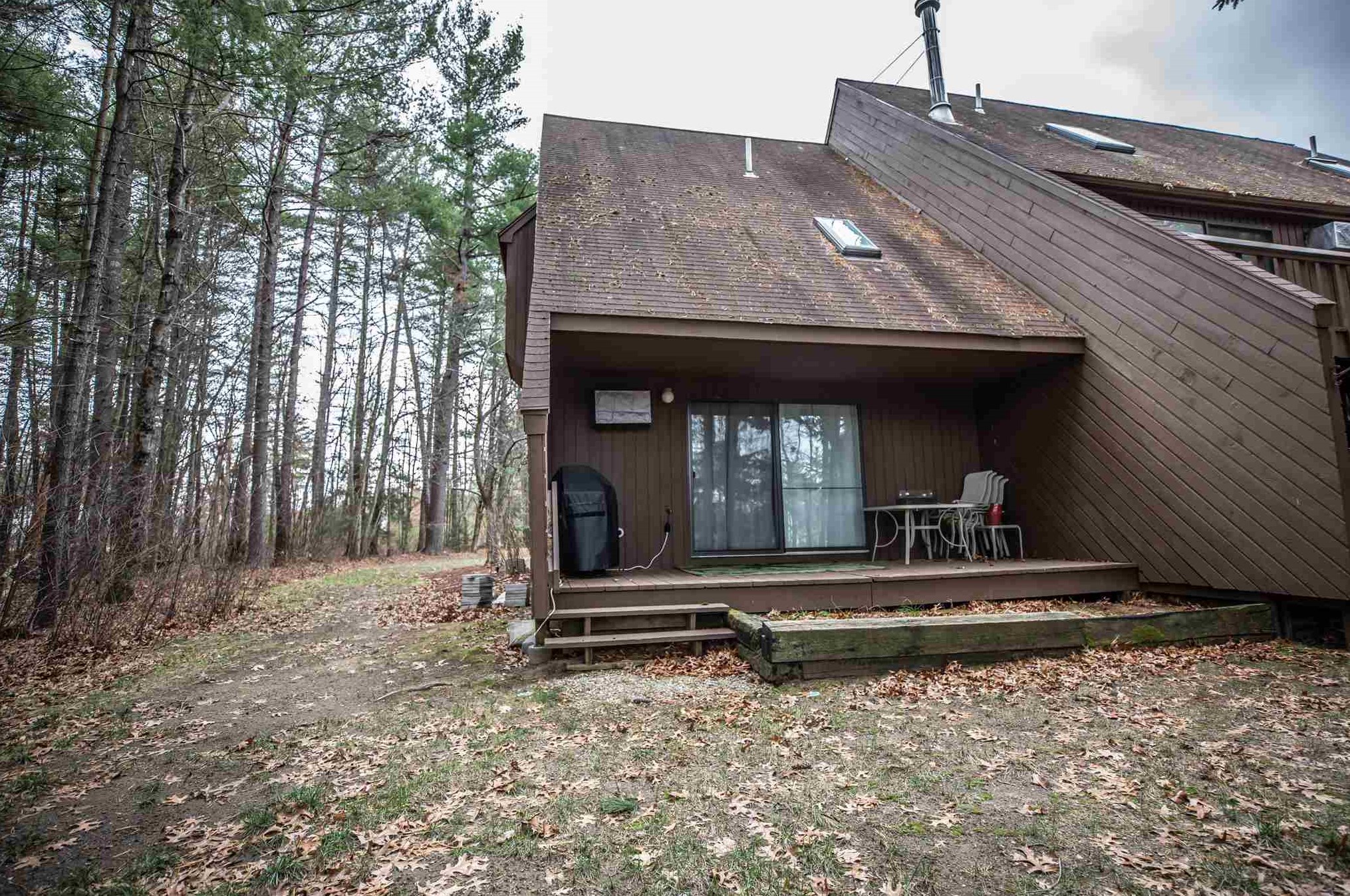 1 Victoria Dr, Merrimack NH 03054-3115 exterior