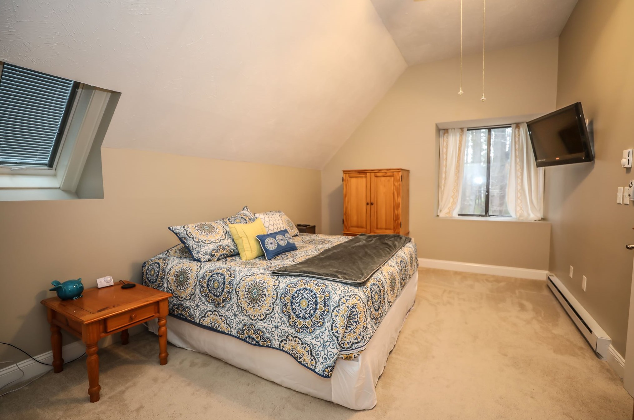 1 Victoria Dr, Merrimack NH 03054-3115 exterior