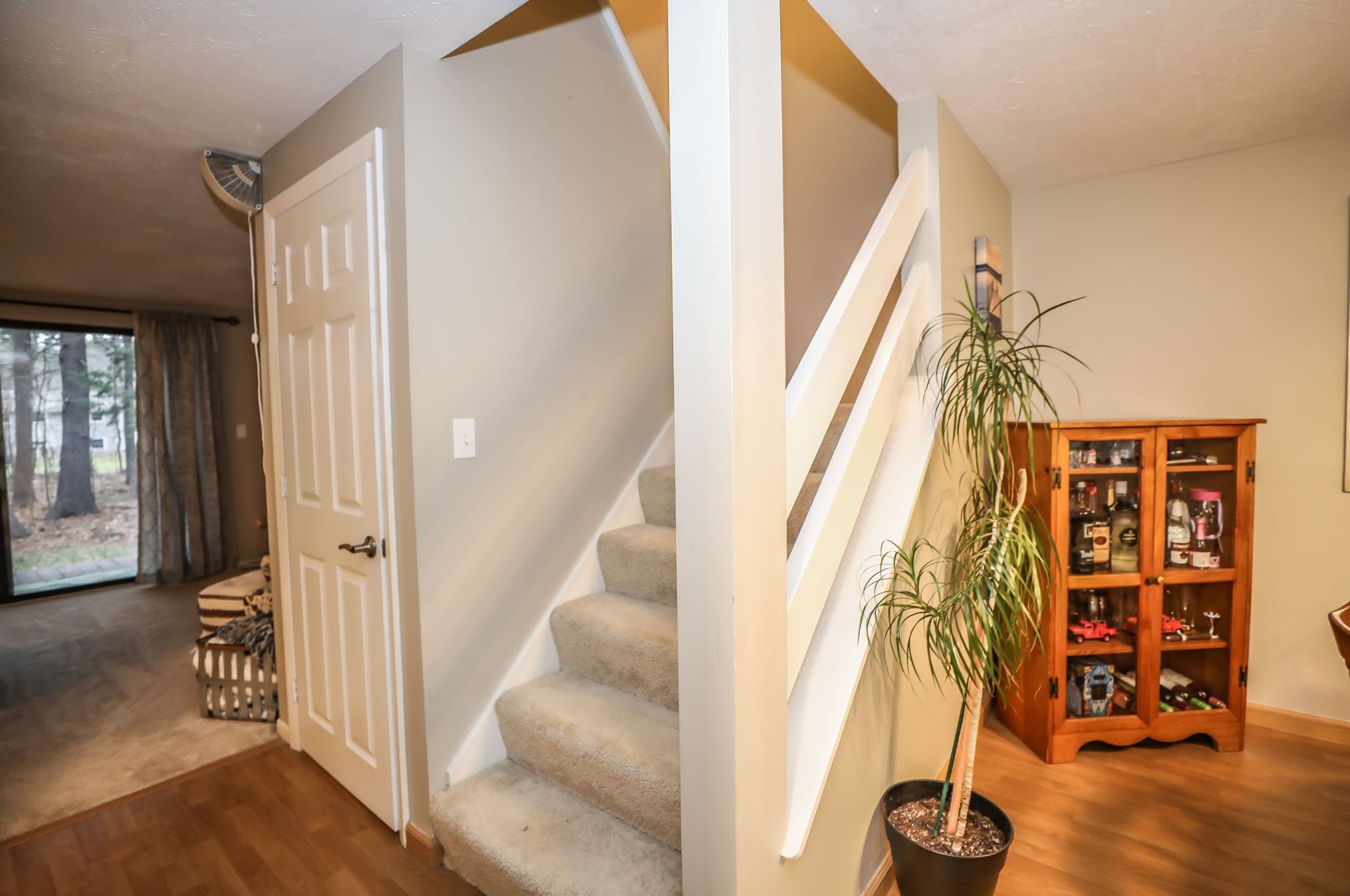 1 Victoria Dr, Merrimack NH 03054-3115 exterior