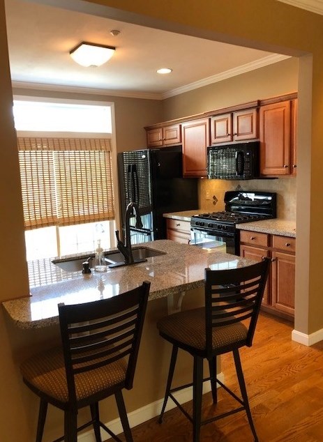 77 Hackett Hl Rd, Manchester NH 03106-2522 exterior