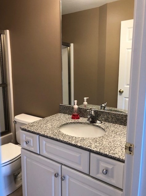 77 Hackett Hl Rd, Manchester NH 03106-2522 exterior