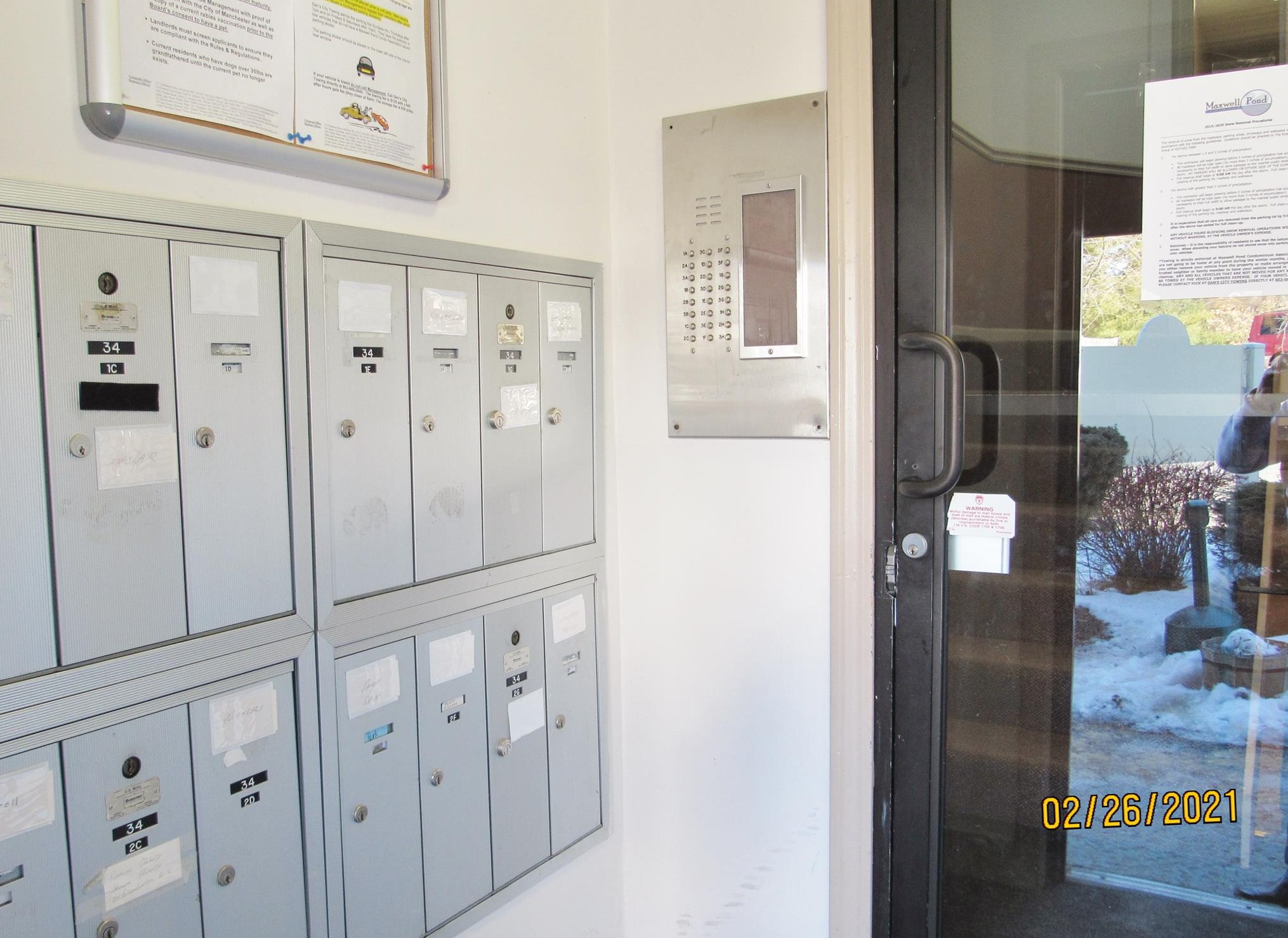 34 Dunbarton Rd, Manchester NH  03102-2591 exterior