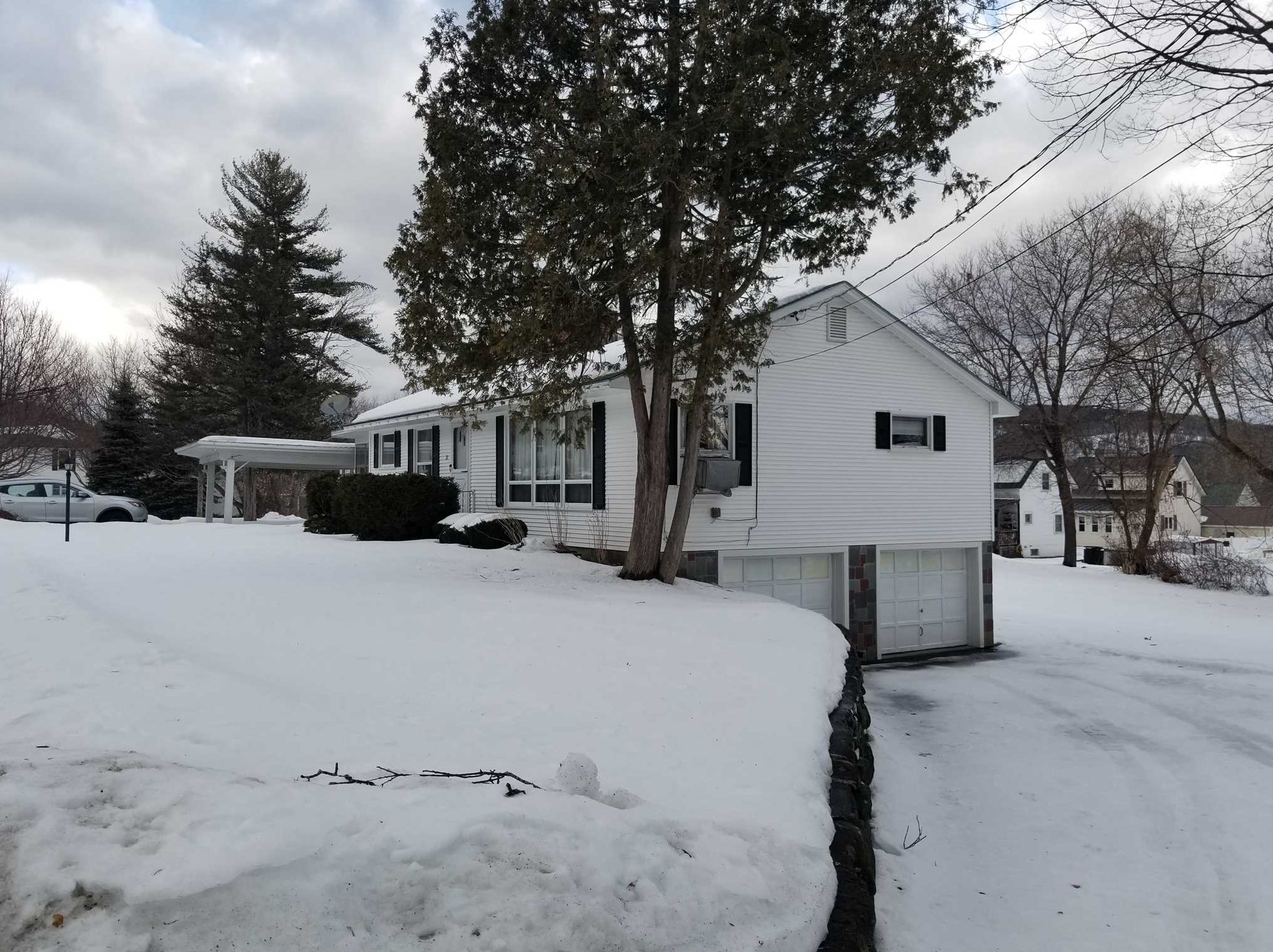 21 Colburn St, Lebanon, NH 03766-1072