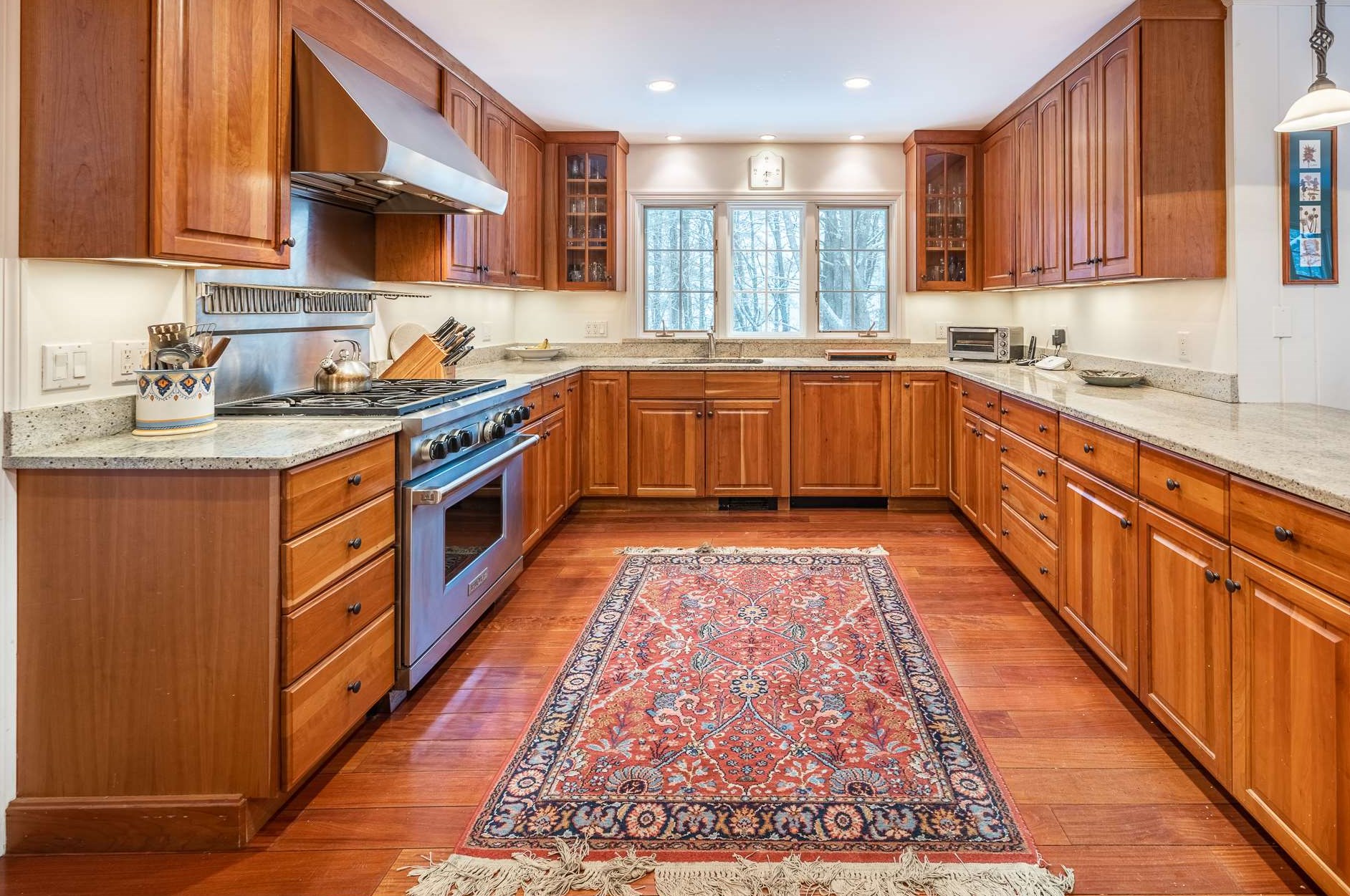 6 Mdw Ln, Hanover NH 03755-1527 exterior