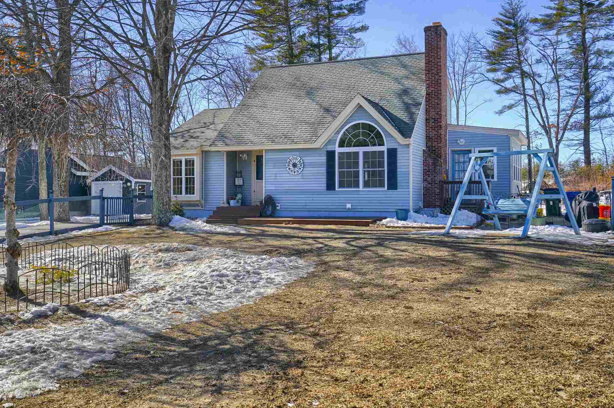 62 Pheasant Ln, Manchester, NH 03109-5927