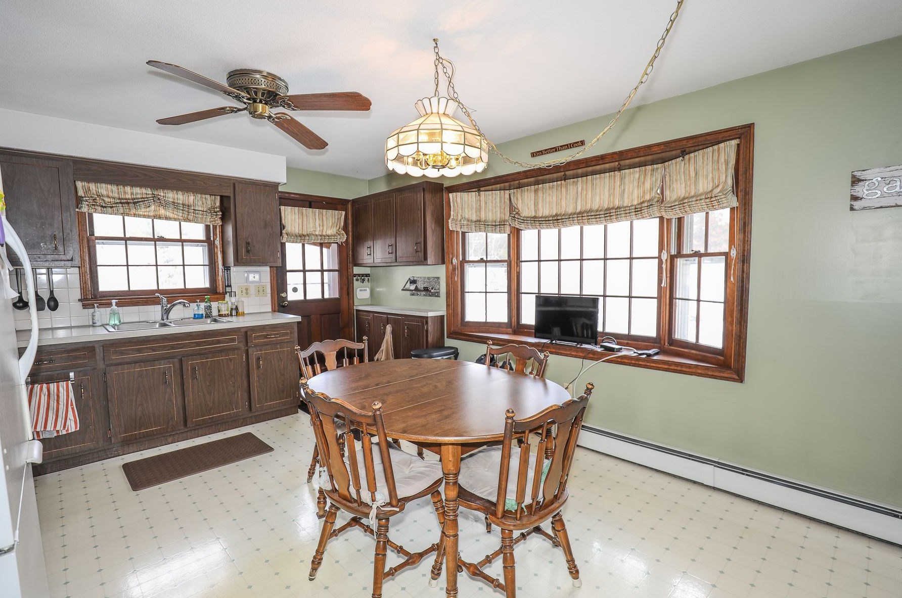 12 Frst Ln, Hudson NH  03052 exterior