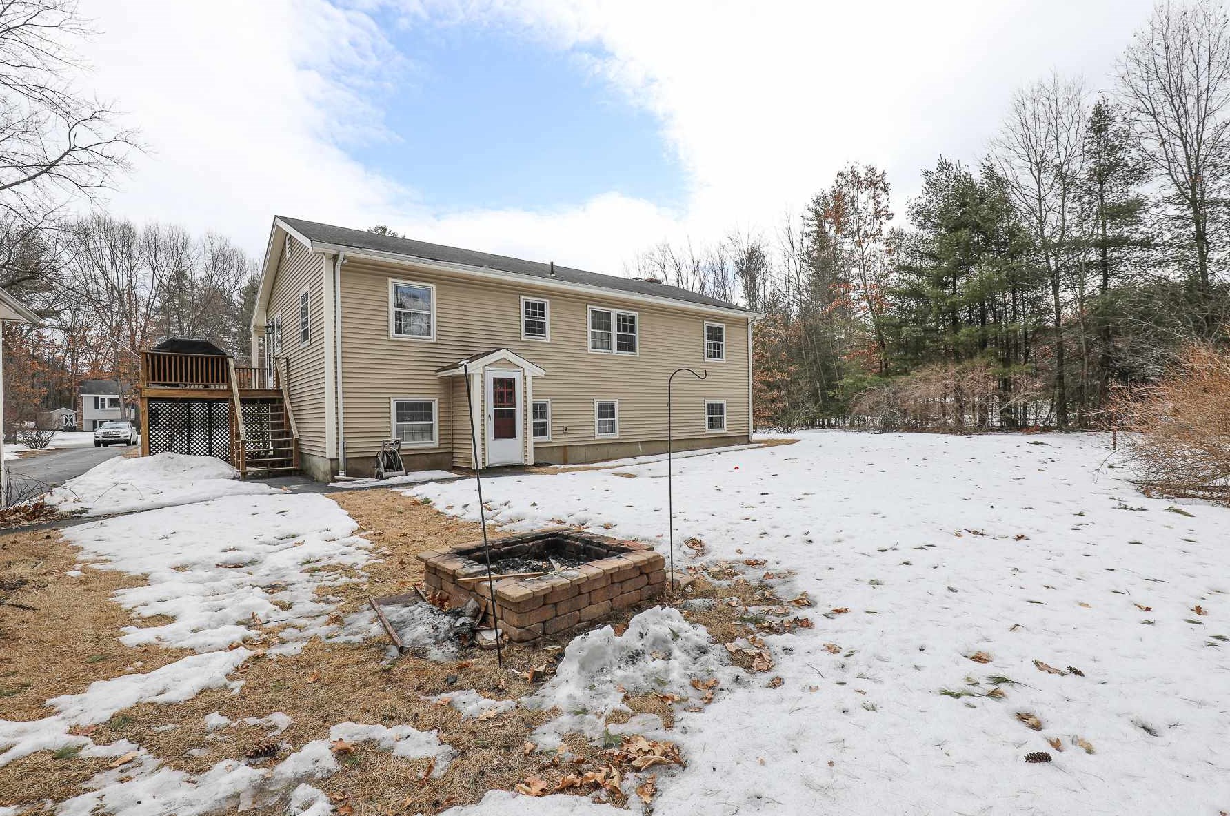 12 Frst Ln, Hudson NH  03052 exterior