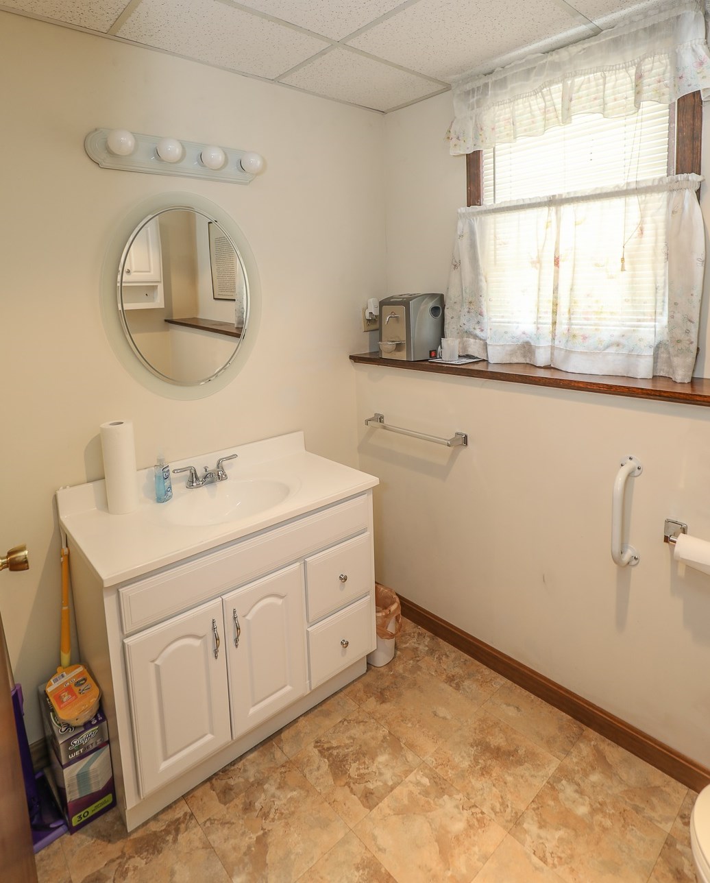 12 Frst Ln, Hudson NH  03052 exterior